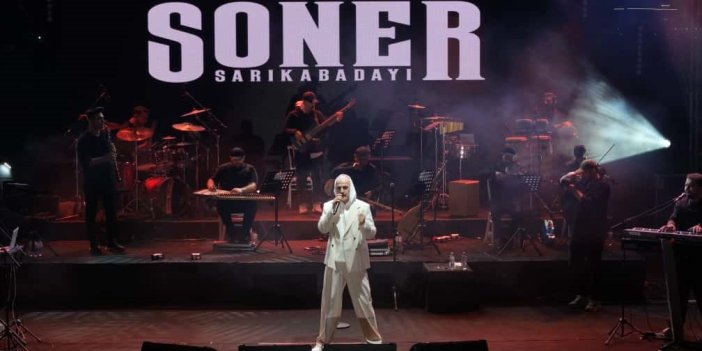 Soner Sarıkabadayı konseri Afyon Gastro'nun önüne geçti