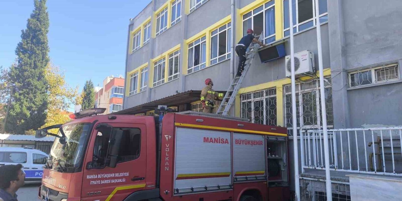 Kursa geldiler, okulda mahsur kaldılar