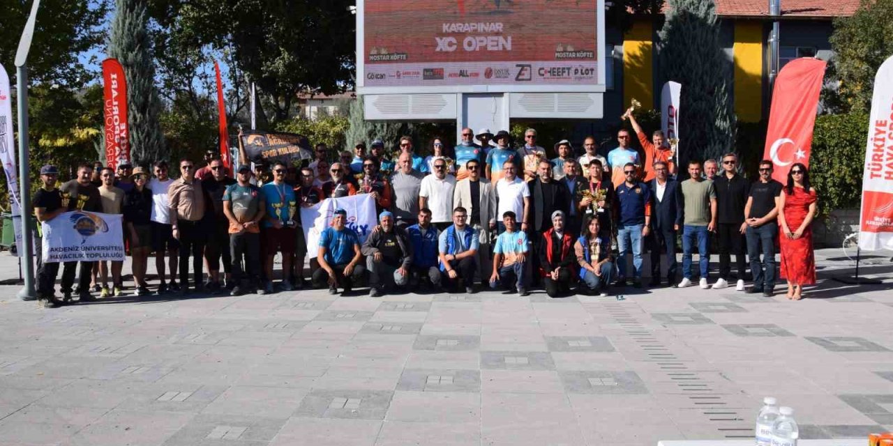 Karapınar’da Gökyüzü Şöleni: Yamaç Paraşütü Şampiyonası Sona Erdi