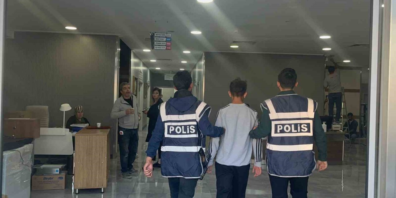 Okulda olmaları gerekirken biri mezara biri cezaevine gitti