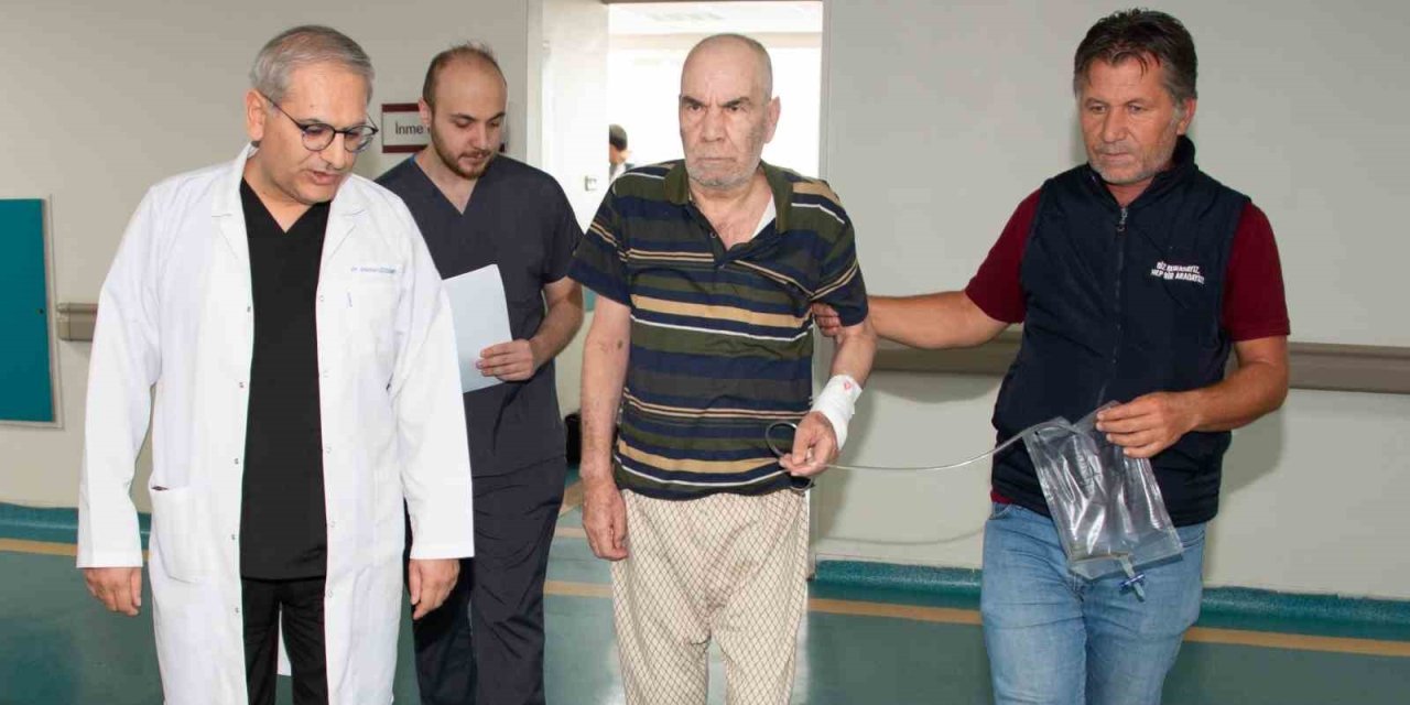 Şah damarları tıkalıydı, Selçuk Tıp'ta sağlığına kavuştu