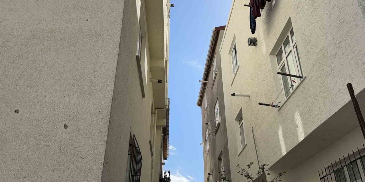 Hırsızın düzeneği ev sahibini şok etti