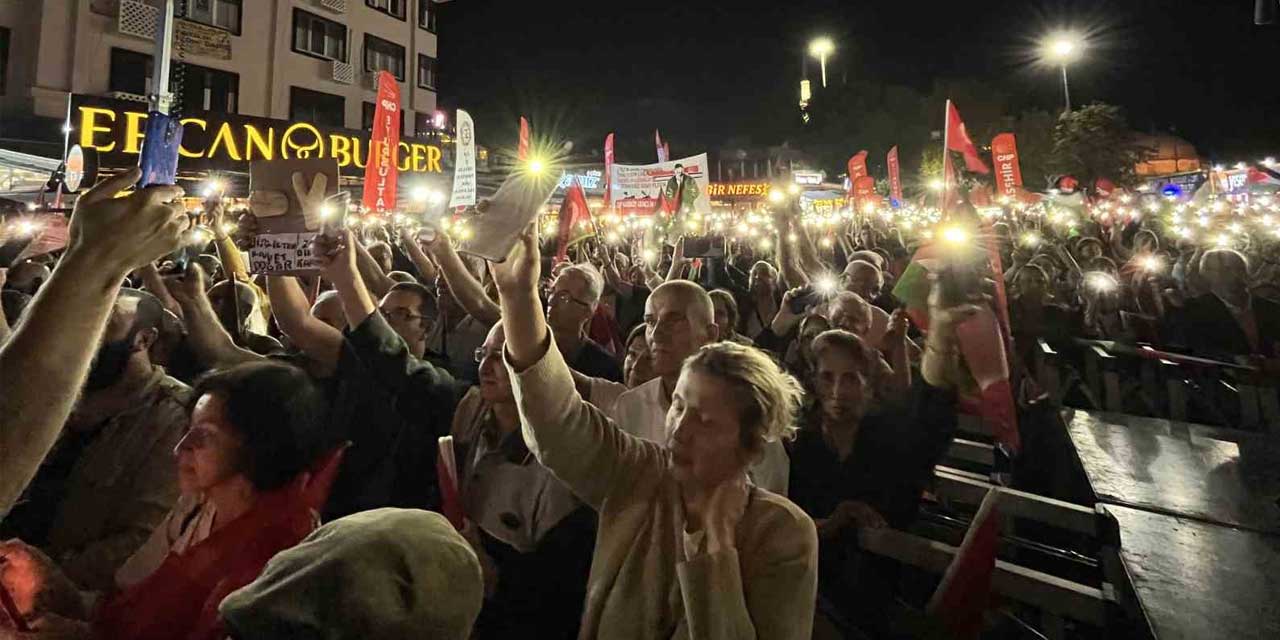 CHP'nin Filistin mitinginde çatıya çıkıp soyunan şahıs gözaltına alındı