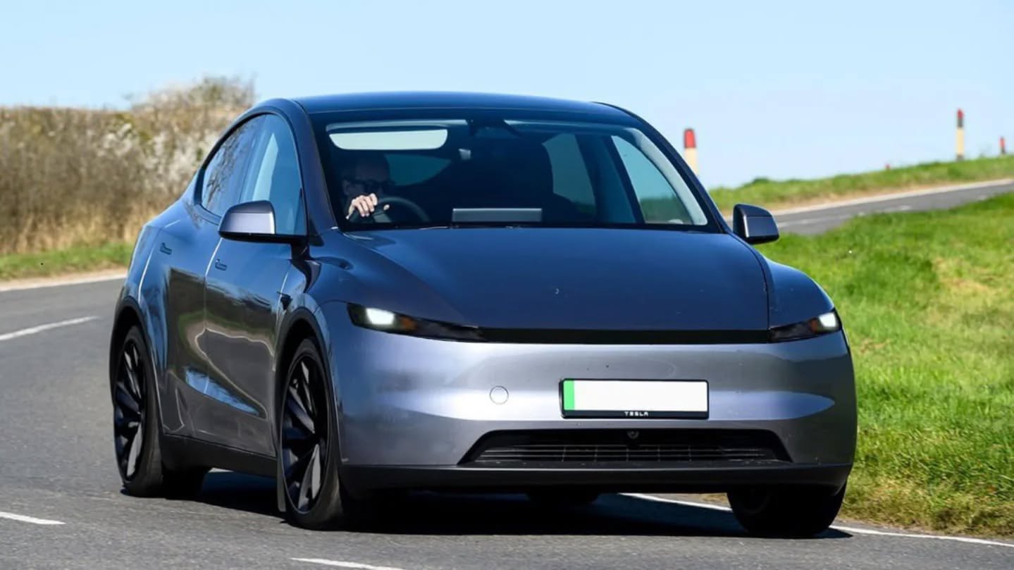 Eskişehir'de Tesla bariyere saplandı