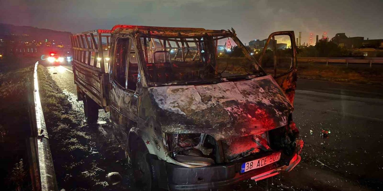 Aracı gözlerinin önünde yandı, yardım etmeyen sürücülere kızdı