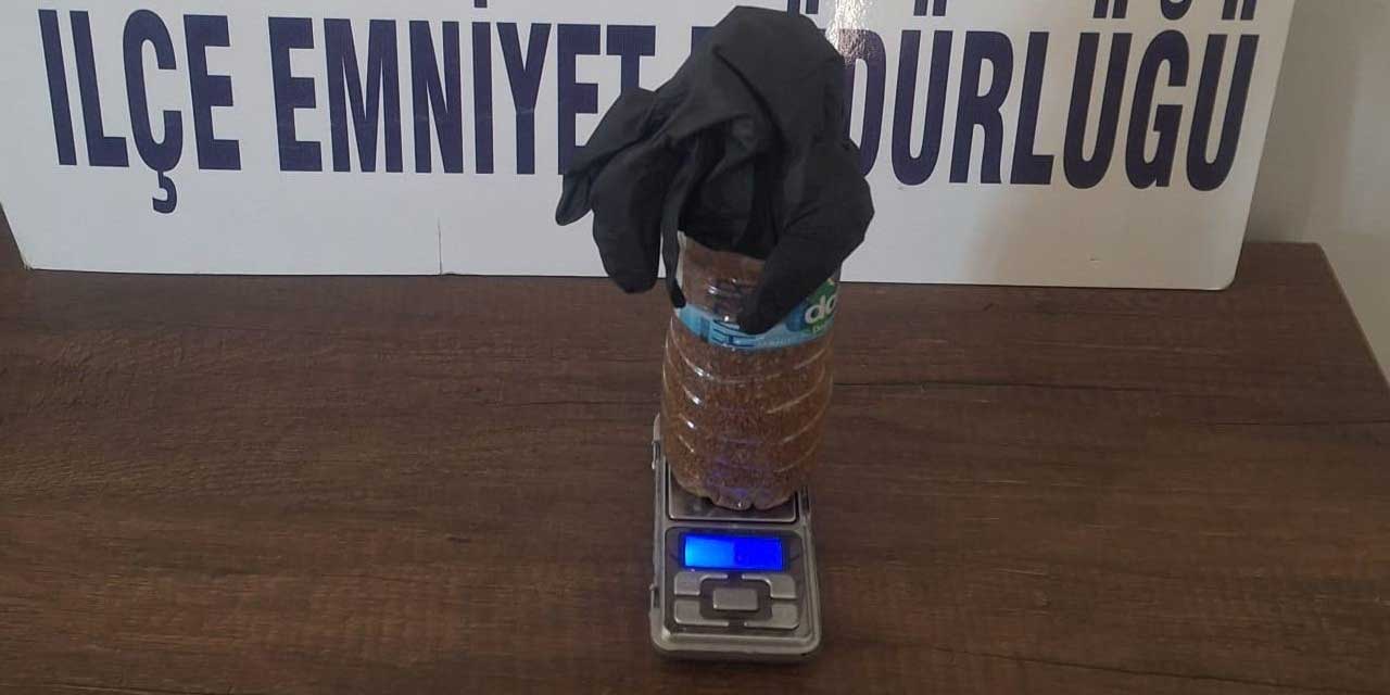 Polisi Görünce Su Şişesini Bahçeye Attı: İçinden Uyuşturucu Çıktı