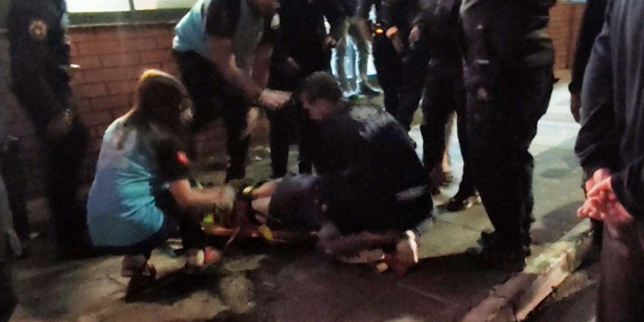 Gençlerin kavgasında sözler bitti bıçaklar konuştu