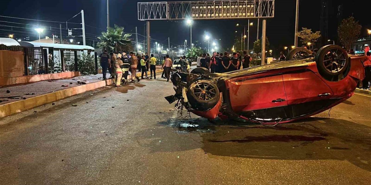 Hatay'da Feci Kaza: Otomobil Yayaların Arasına Daldı, 3 Ölü, 3 Yaralı