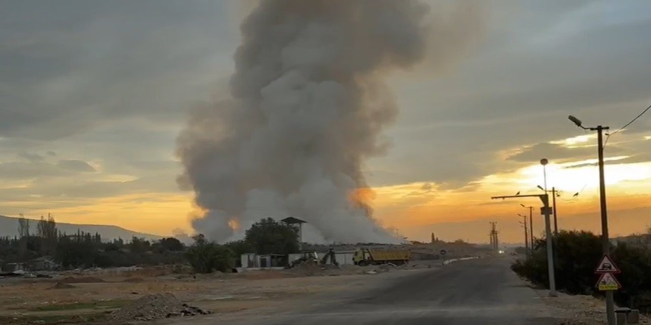 İzmir'in yolları da havası da çöple doldu