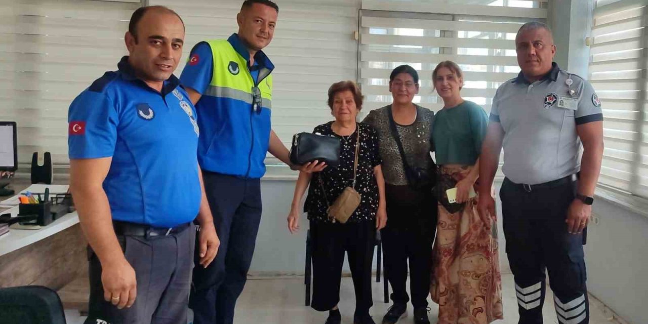 İçinde altınları olan çantasını otogarda unuttu, zabıta sahibini buldu