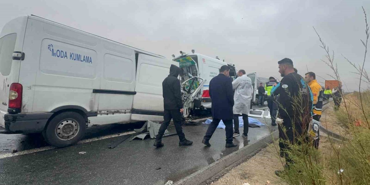 Jandarma Aracına Minibüs Çarptı: 2 Asker Şehit, 1 Vatandaş Hayatını Kaybetti