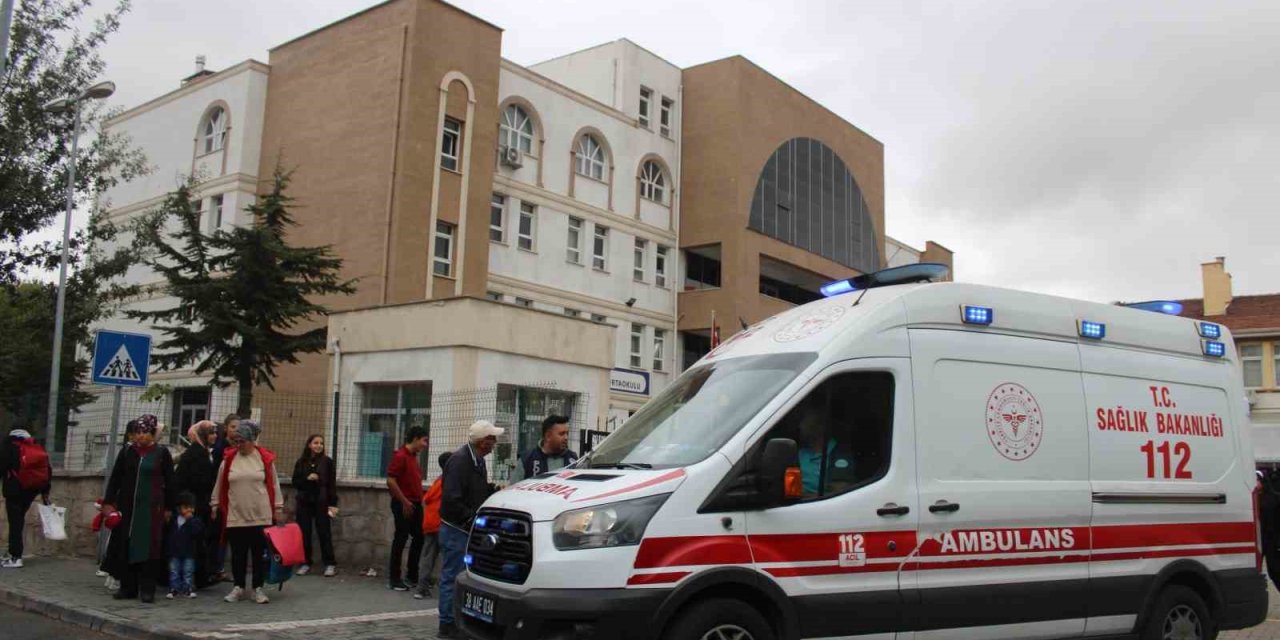 Yangın ziline basınca okulda izdiham çıktı