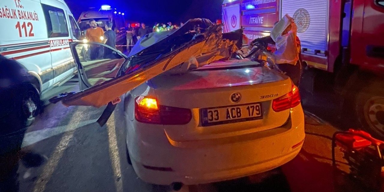 Yaşlı çifti tedbirsizlik mi ayırdı? Mersin'de arızalı kamyona çarpan araç hayattan kopardı