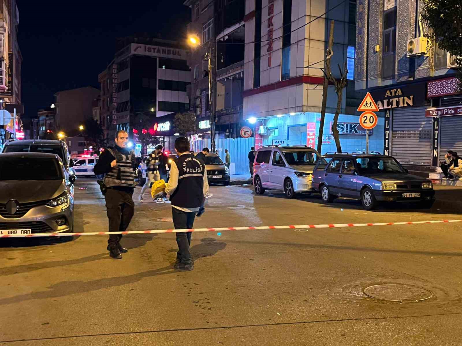 Bağcılar'da suikast mi yapıldı? Seyir halindeki araca ateş açtılar