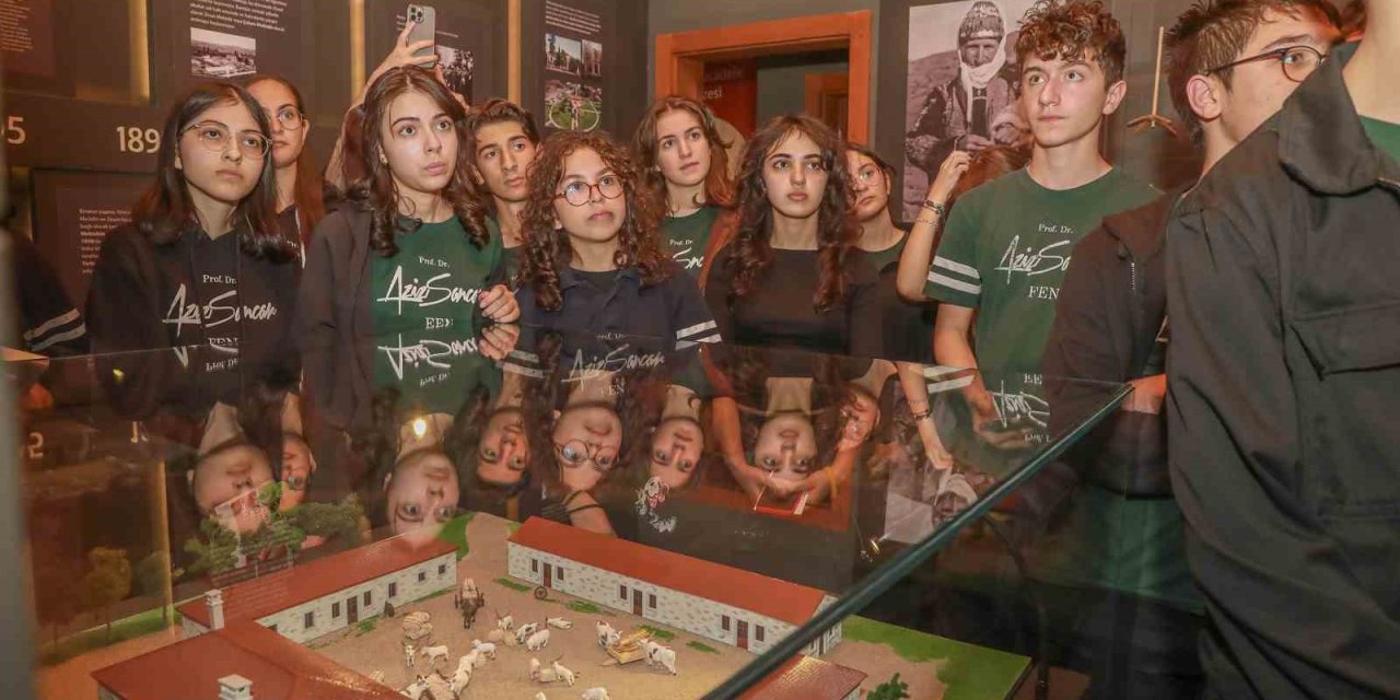 'Keşke Burada Olsaydın' Etkinliğiyle Kartpostal Geleneği Canlandı