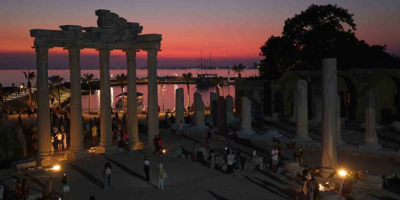 Efes, Side ve Galata Kulesi’nde gece ziyaretleri 2 Kasım’a kadar uzatıldı