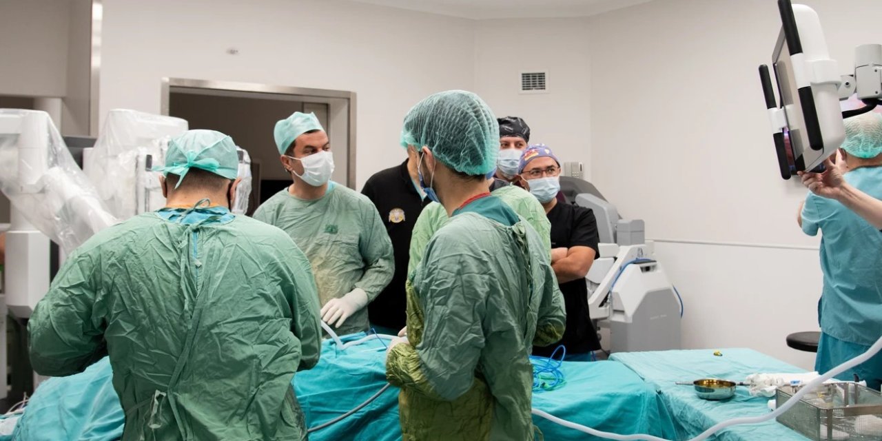 Selçuk Üniversitesi Tıp Fakültesi Hastanesi, 100 Robotik Cerrahi Ameliyatıyla Bölgenin Öncüsü Oldu