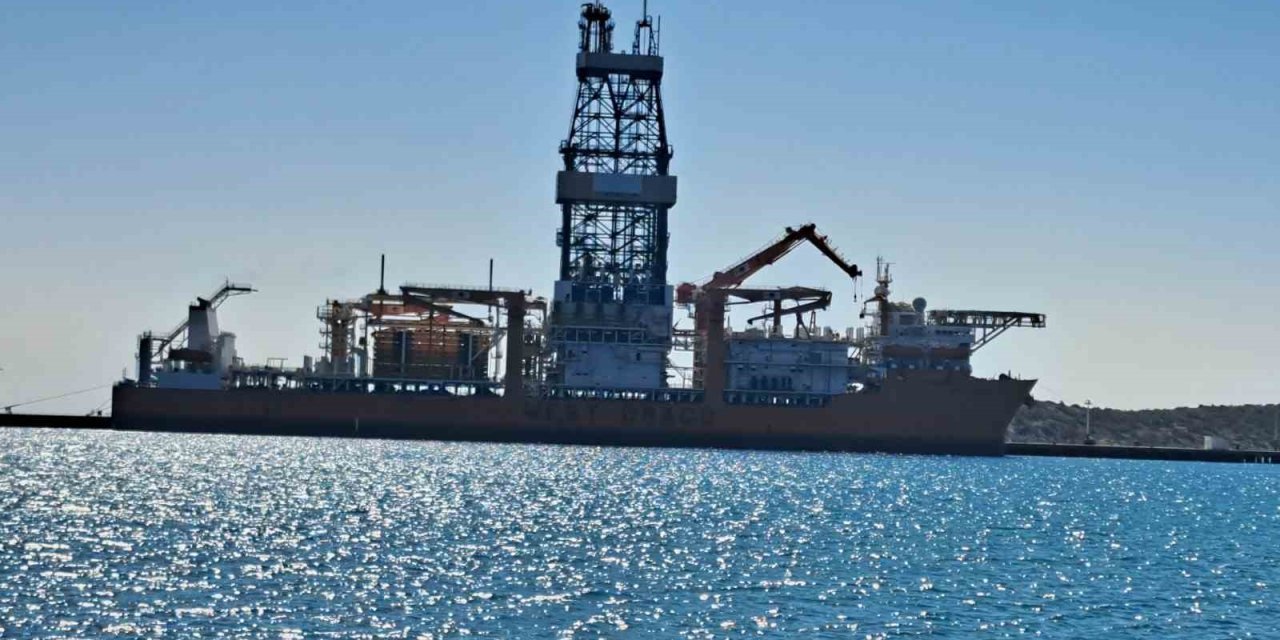 Türkiye'nin 5. sondaj gemisi 'West Draco' Mersin Taşucu Limanı'na ulaştı