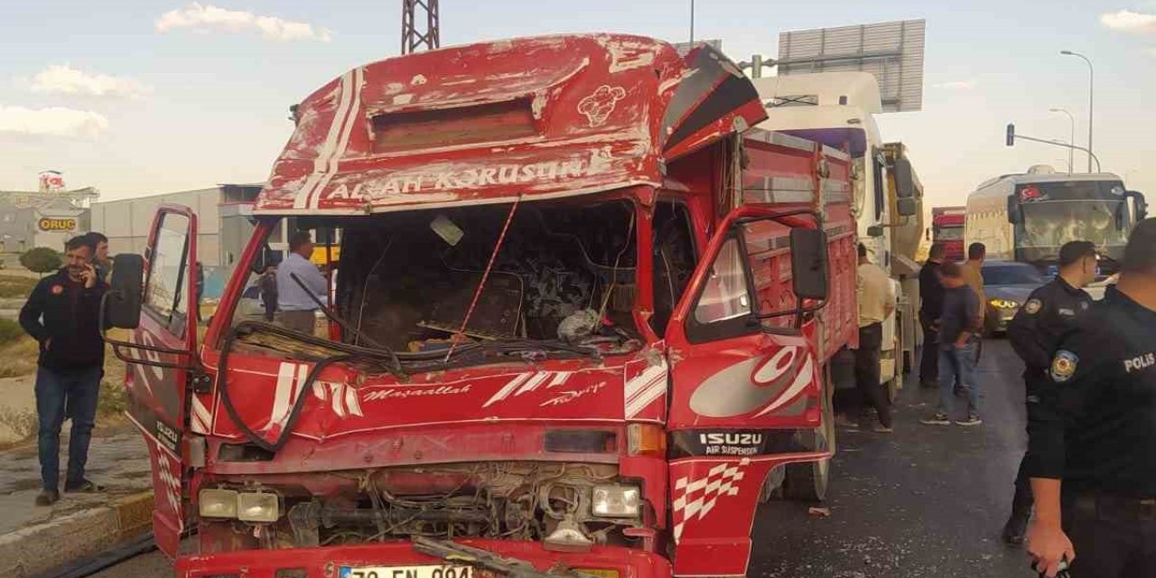 Konya’da zincirleme trafik kazası: 2 yaralı