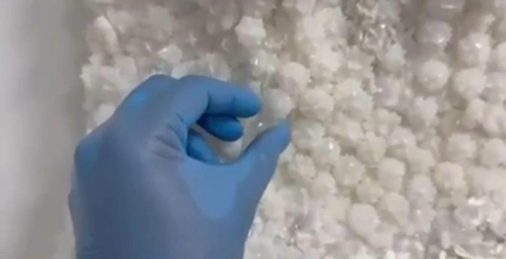 Zehir tacirleri sınır tanımıyor! 25 kilo uyuşturucuyu gelinliğe işlediler