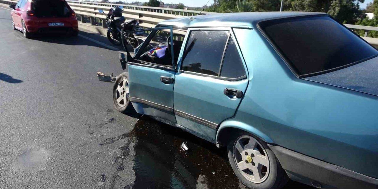 Tofaş Bariyerlere Çarptı, Parçaları Karşı Şeritteki Araçlara Sıçradı