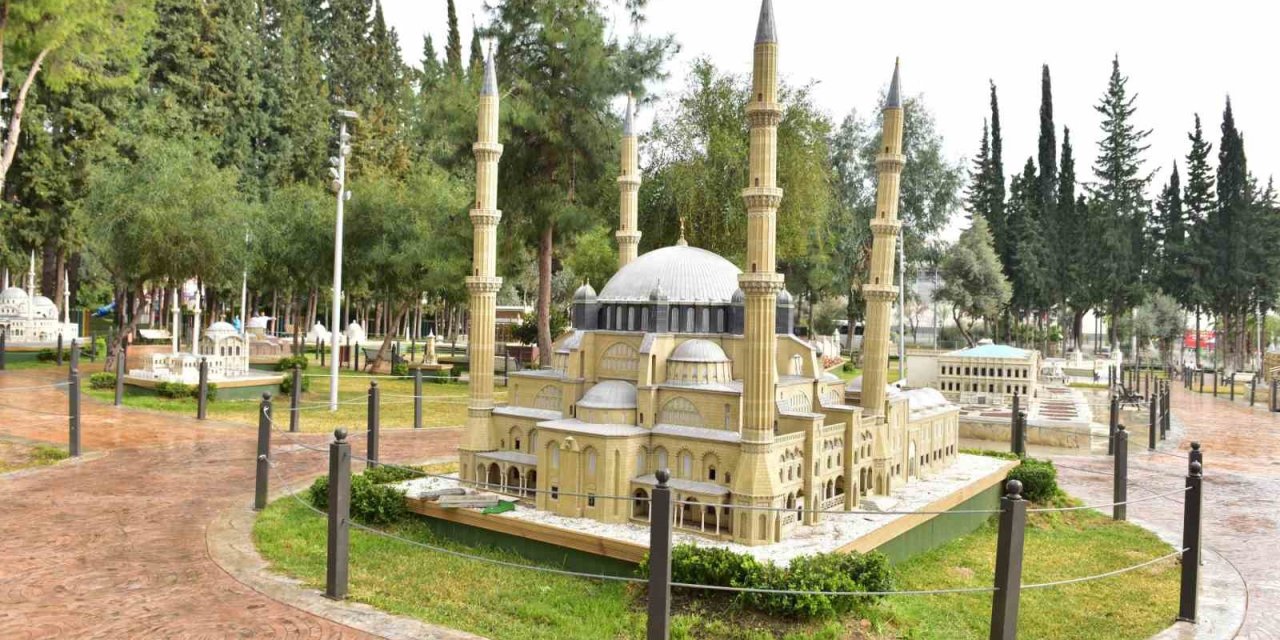 Kepez’te Türkiye Turu: 81 İlden Mimari Eserler Minyatürlerle Buluştu