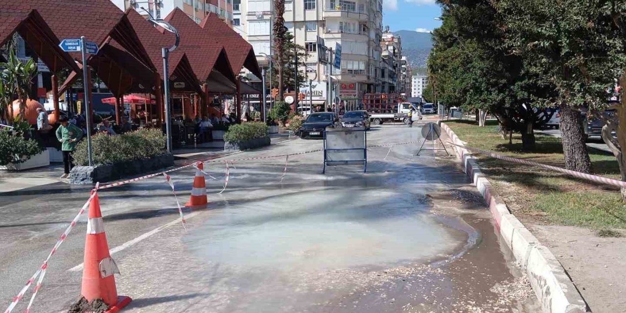 Kumluca’da İçme Suyu Borusu 6 Günde 1 Patlıyor