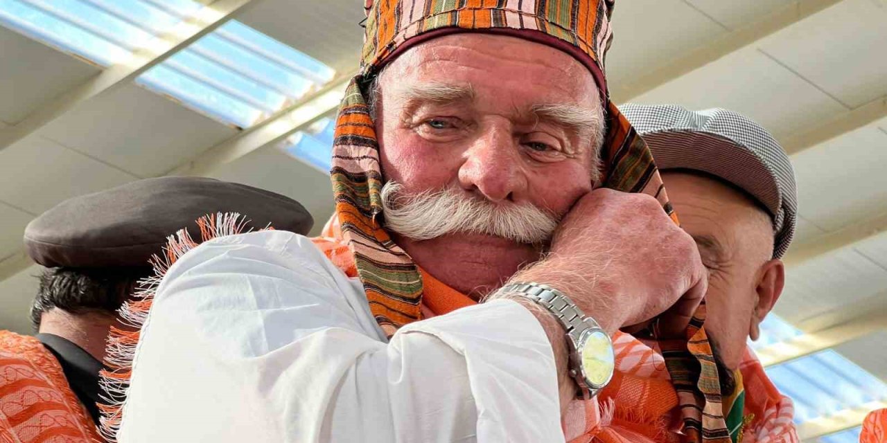 Pala bıyıklar yarıştı