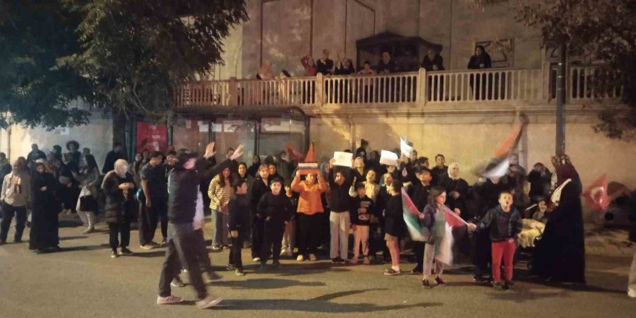 McDonald’s Protestosu: Mahallemizde İsrail Destekçisi Firma İstemiyoruz