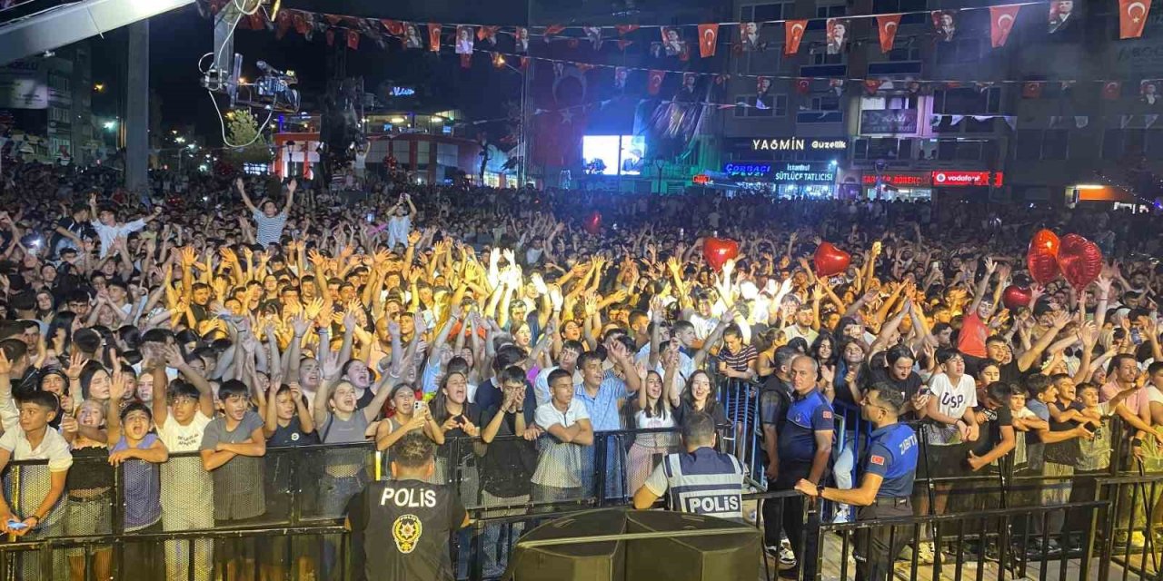 Elektrik kaçağı tehlikesiyle ertelenen konser 10 Ekim'de