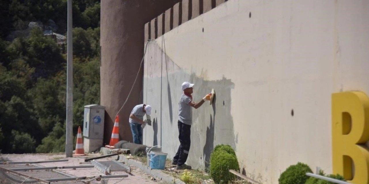 Bilecik Belediyesinin ’Kayı Bayrağı’ ve ’Osmanlı Arması’nı söktürmesine tepki