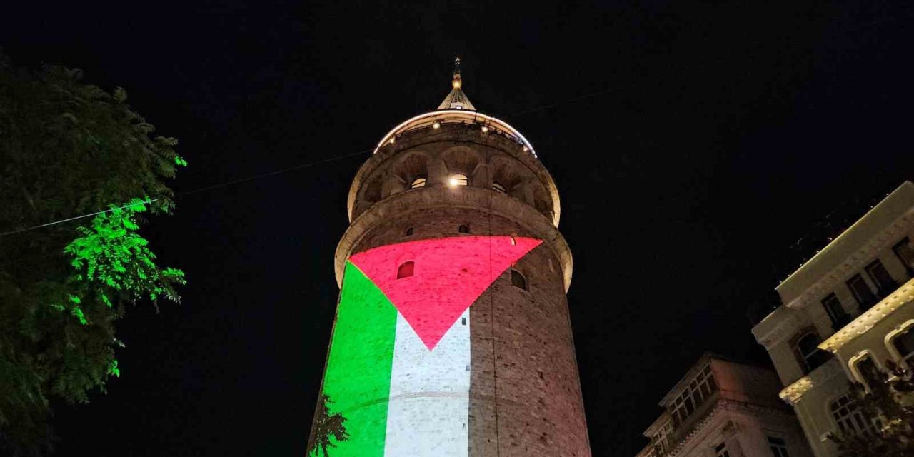 Filistin bayrağı Galata Kulesi’ne yansıtıldı