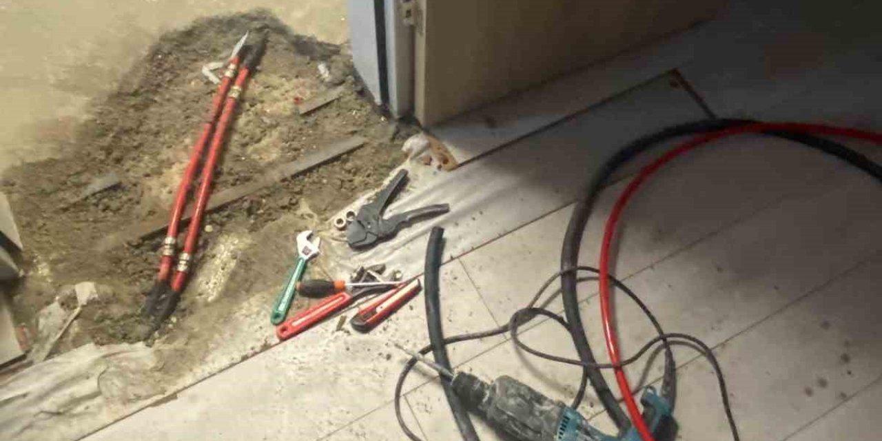 368 Milyonluk KYK Yurdunda Şok Manzara: Öğrenciler Çamur İçinde Kaldı