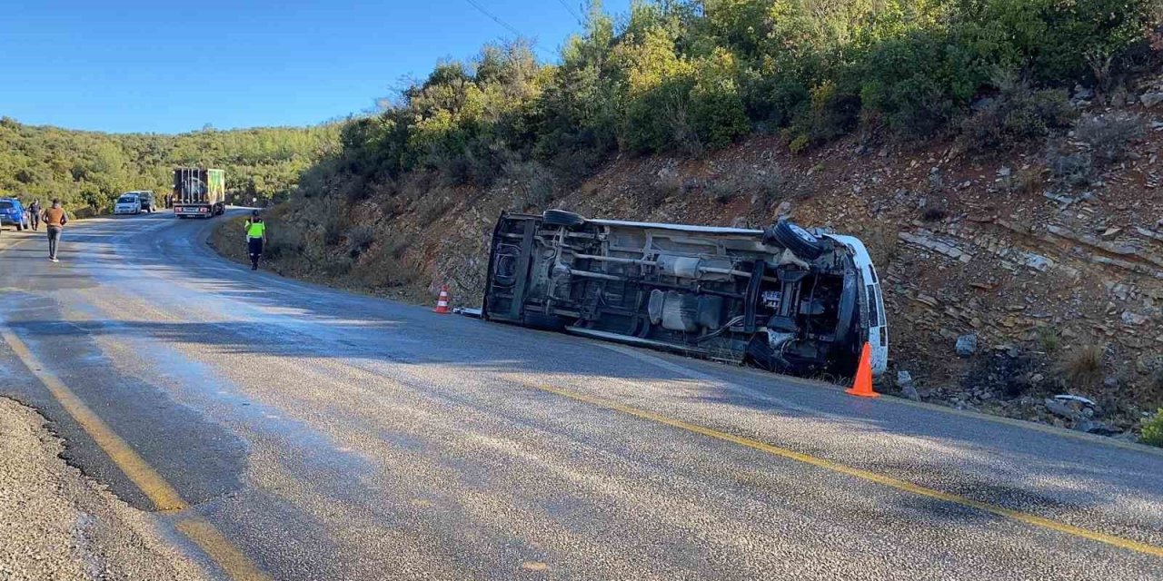 Mersin’de yine minibüs kazası: 1’i ağır 6 yaralı