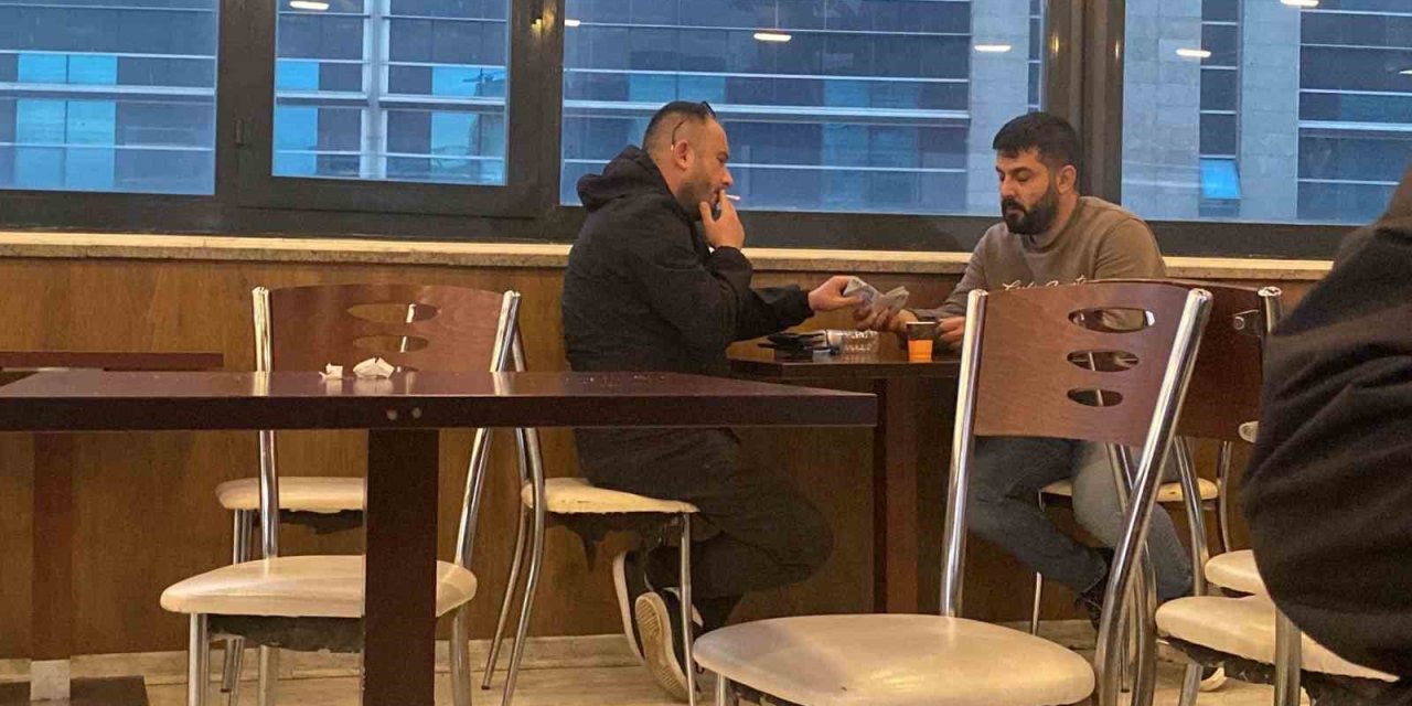 Cezaevinde Mahkumu da Dolandırdı: Suçüstü Yakalanan Avukat Tutuklandı