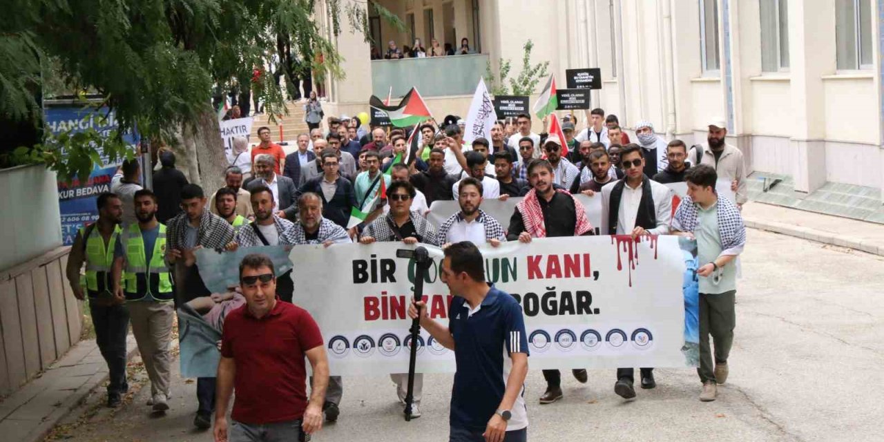 NEÜ’de “Gazze için, Sumud için, İnsanlık için” yürüyüşü: Kampüsten Gazze’ye tek yürek