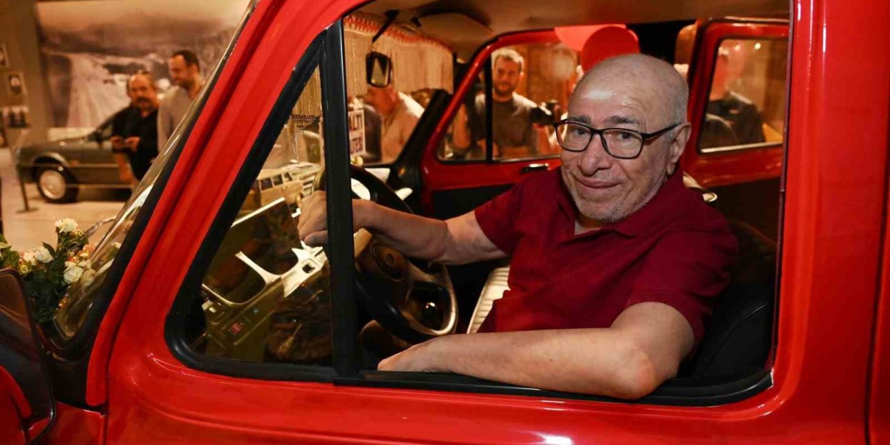 Çiçek Abbas, yıllar sonra minibüsüyle buluştu