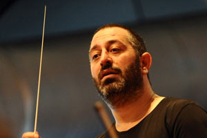 Cem Yılmaz orkestra yönetti