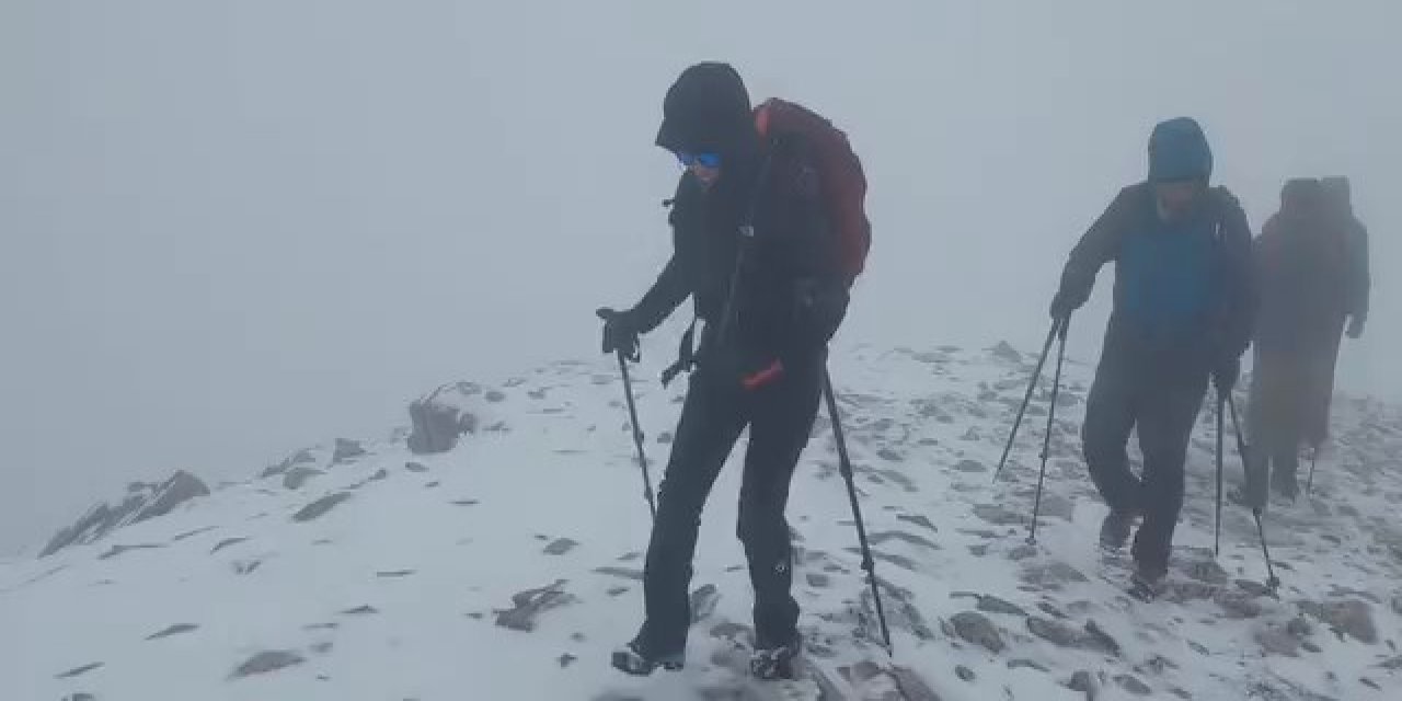 Yılın ilk karını zirvede böyle kutladılar