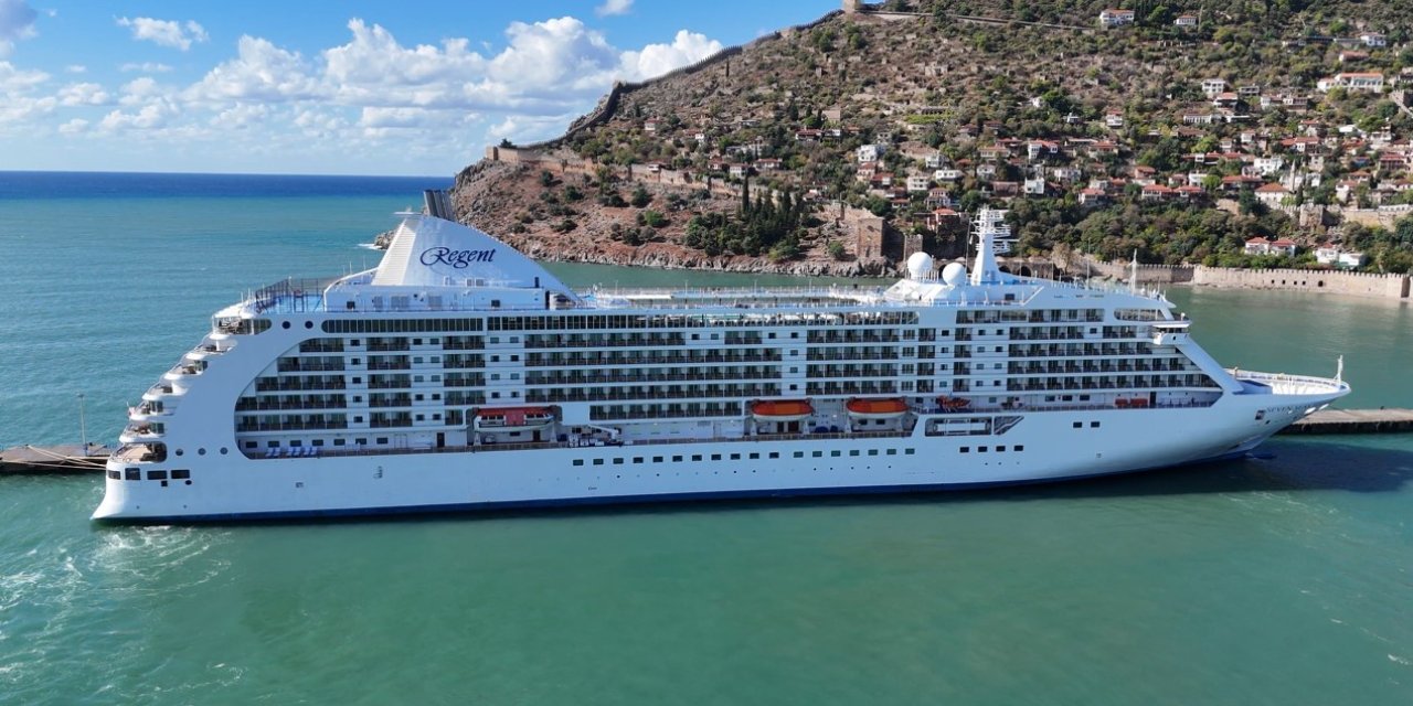 Lüks kruvaziyer 'Seven Seas Voyager' Alanya'yı sevdi
