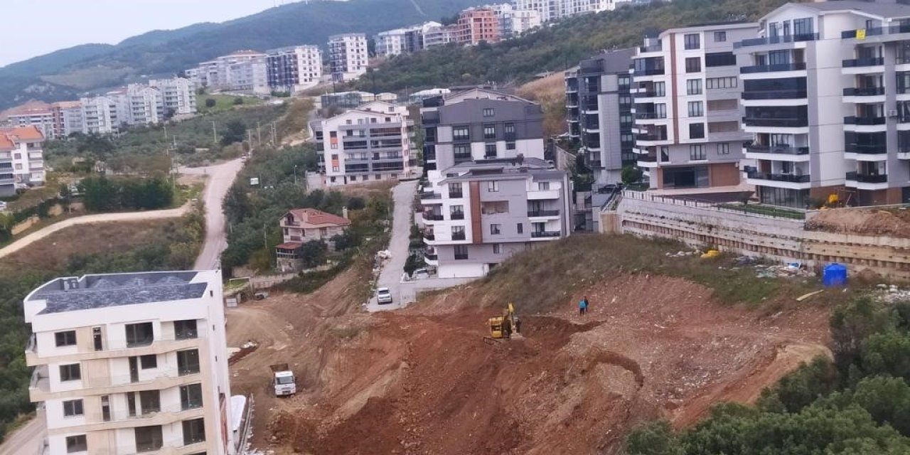 Mahkeme 'Dur' Dedi, Müteahhit Dinlemedi: Mudanya'da Ruhsatsız İnşaat Krizi