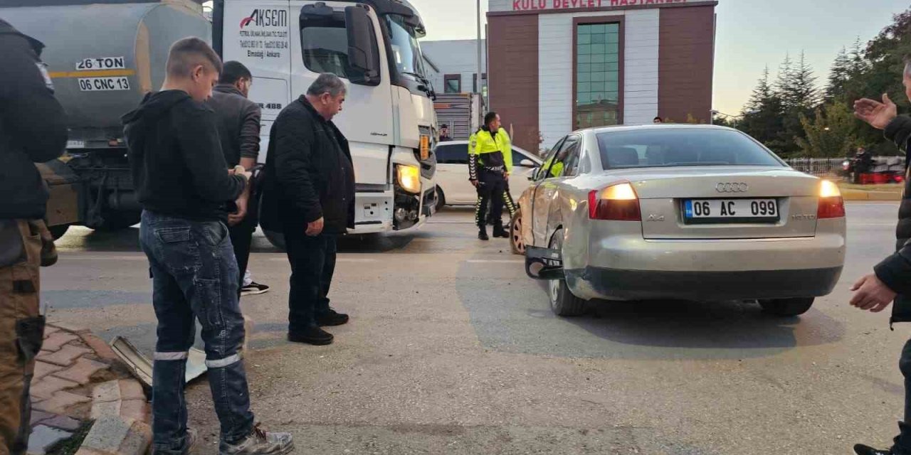 Tanker otomobile çarptı görenler küçük dilini yuttu