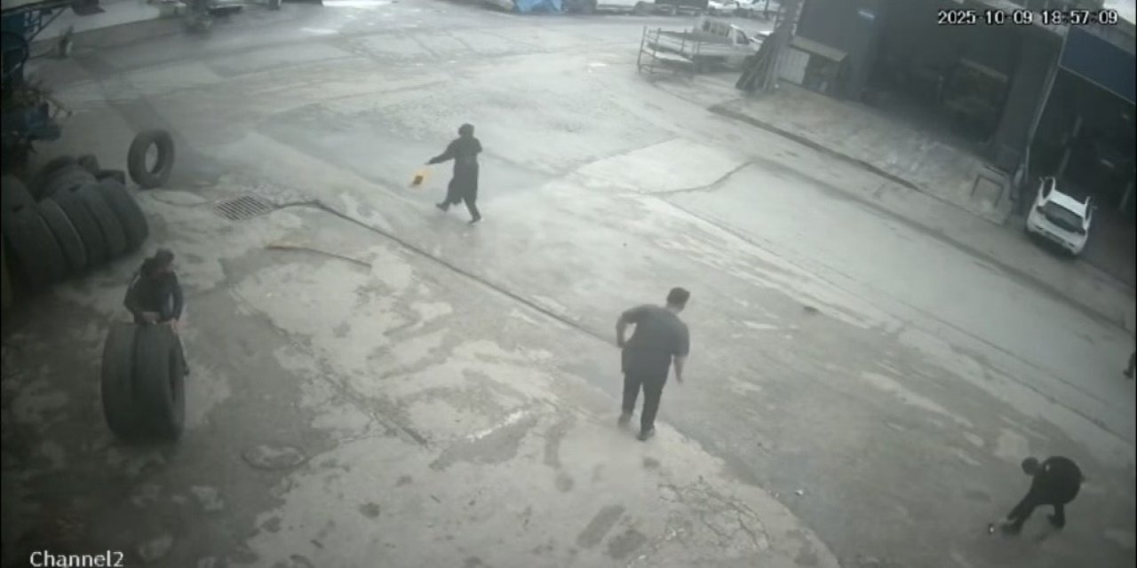 Fareye şut kameraya yakalandı