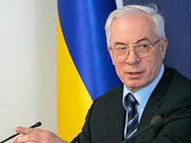 Azarov: Erdoğan'ı hayranlıkla izliyoruz