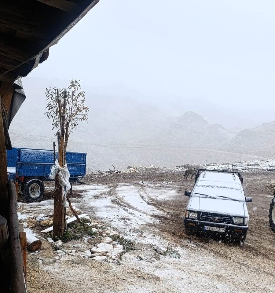 Anamur'a kar yağdı