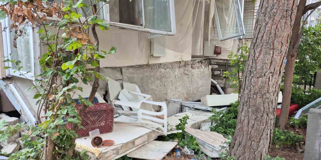 Avcılar'da deprem olmadan tahliye kararı verildi balkonu çöktü