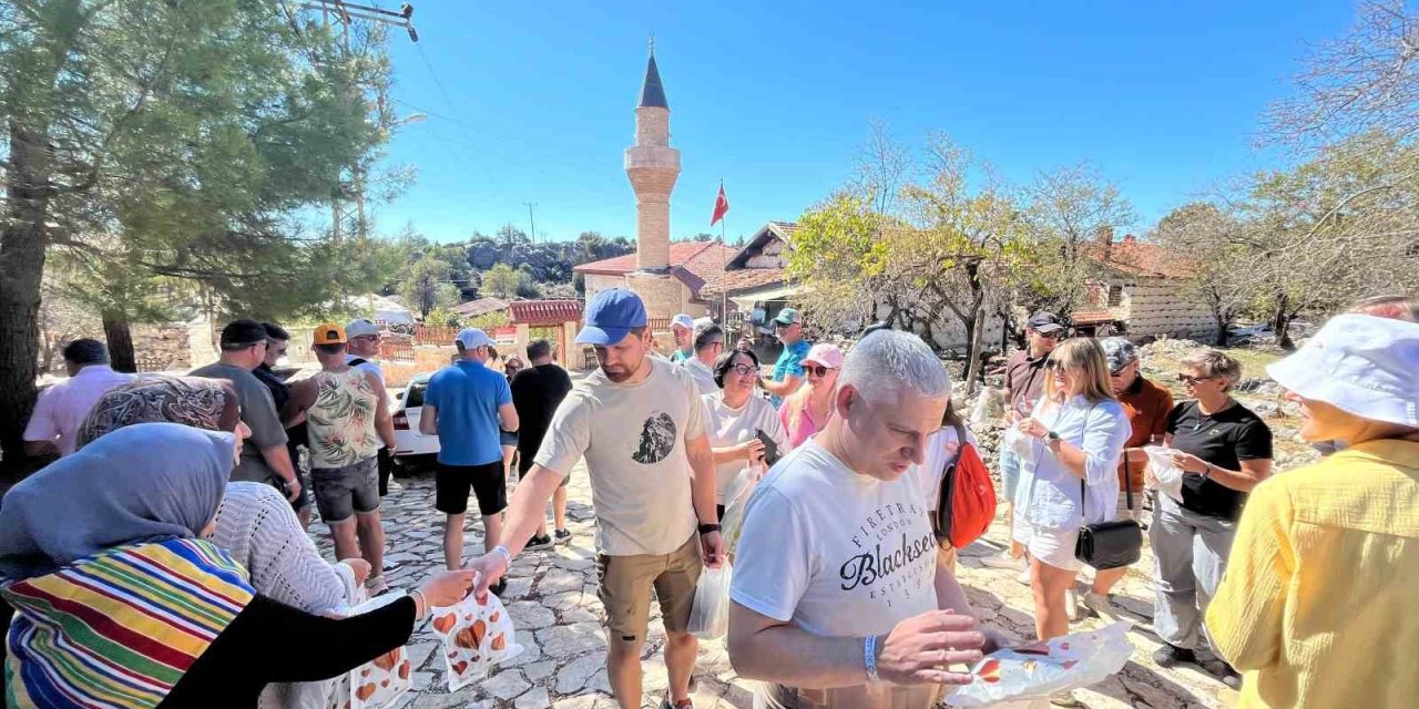 Turistler Sarıhacılar'a hayran kaldı: Tekrar geleceğiz