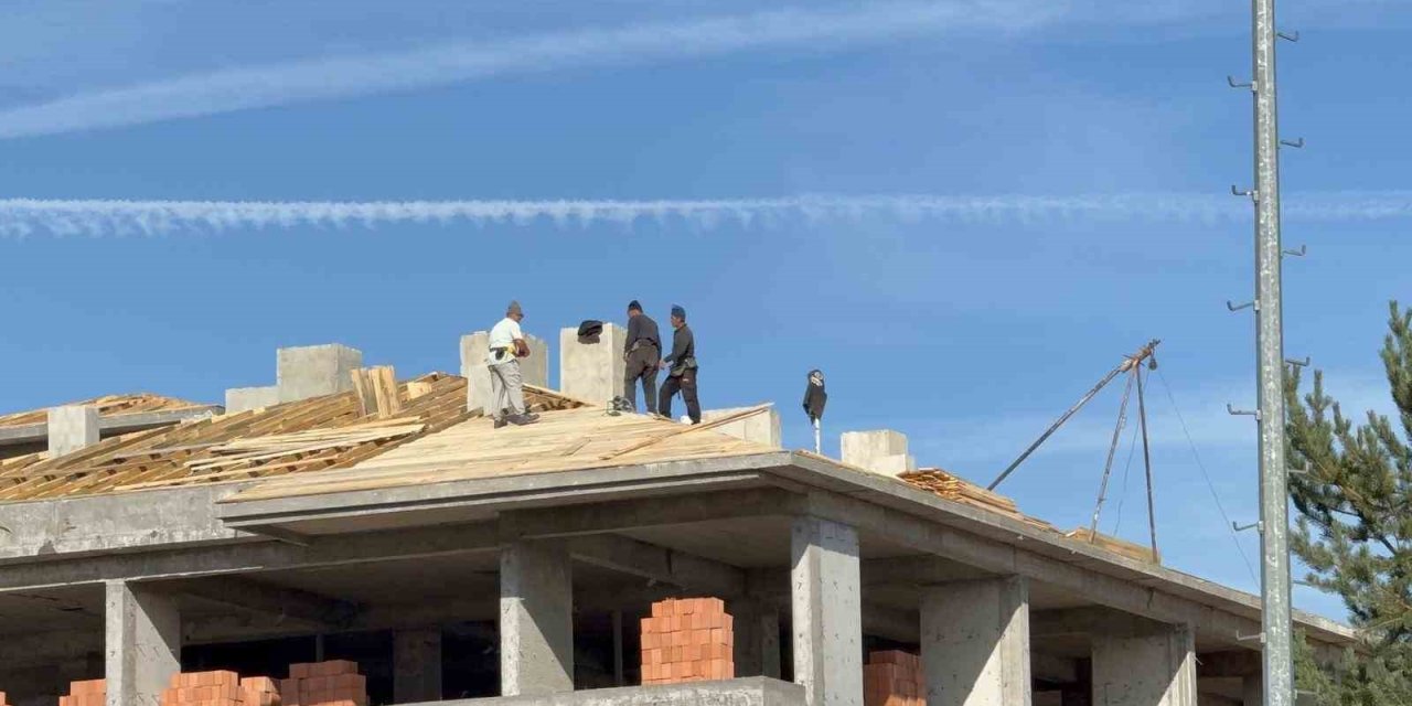 Bu nasıl çalışma? Çatıda ölümüne mesai