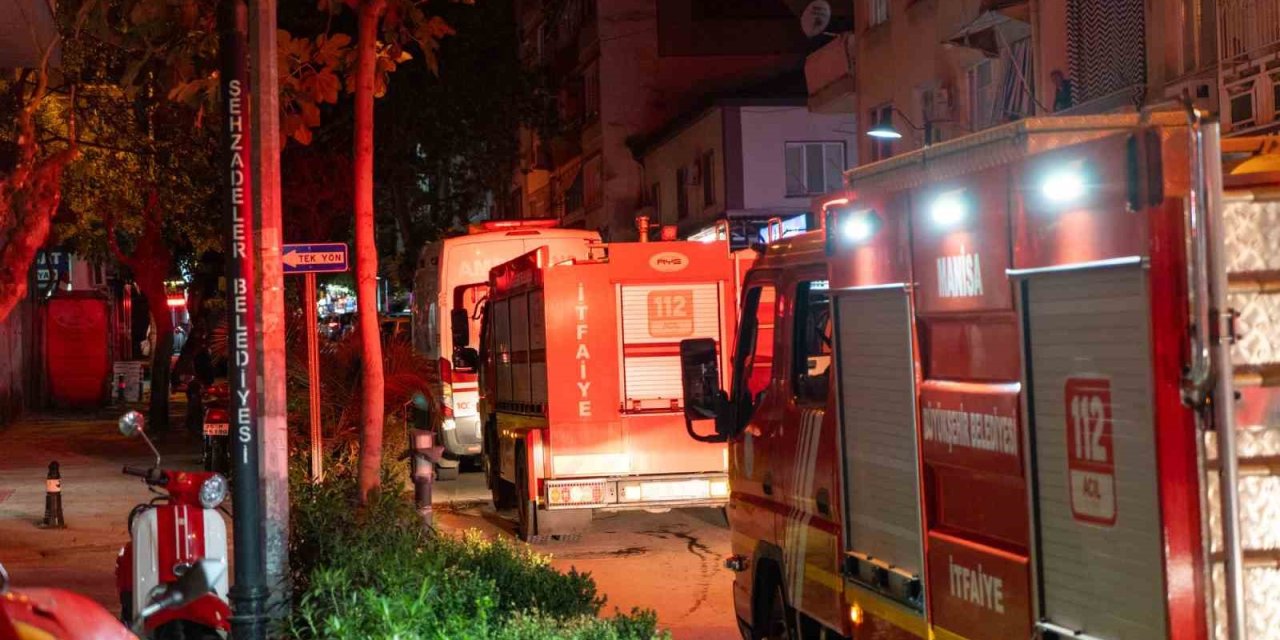 Eşine kızan şahıs, evi yaktı