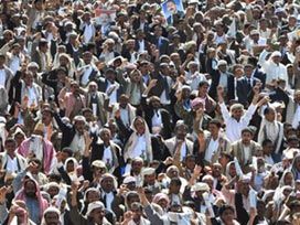 Yemen'de polis göstericilere saldırdı